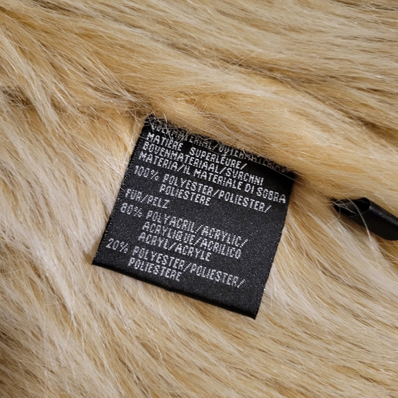 Soft fur jacket that pairs well with jeans! - Picture 4 of 4